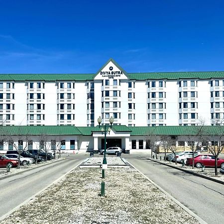 Hotel Divya Sutra Plaza And Conference Centre Calgary Airport Esterno foto