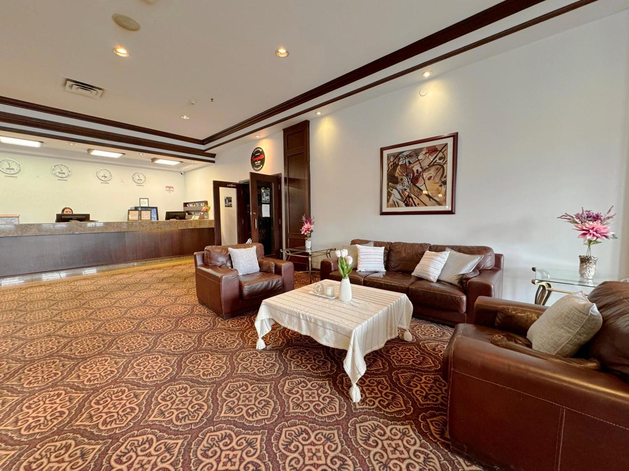 Hotel Divya Sutra Plaza And Conference Centre Calgary Airport Esterno foto