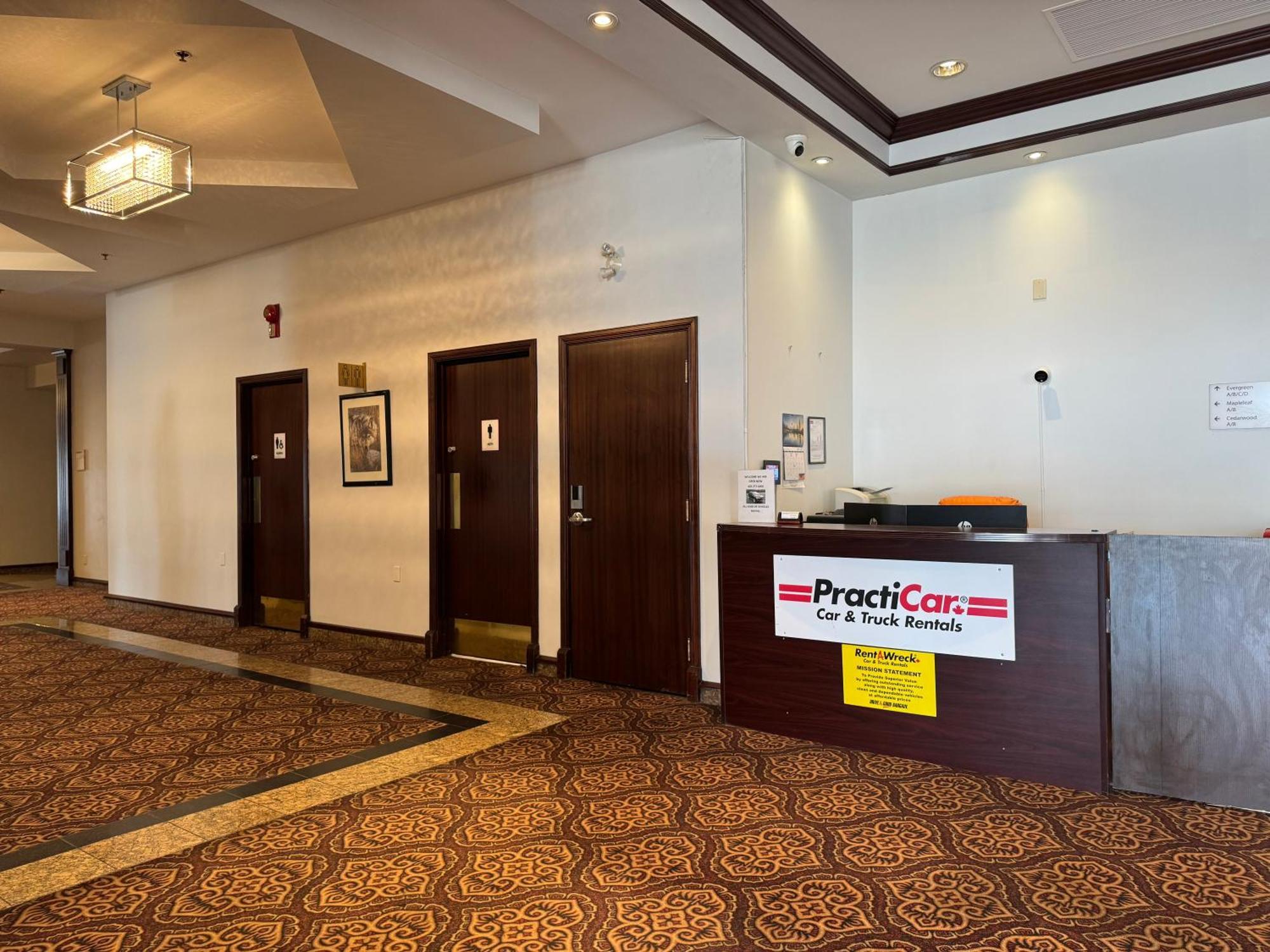 Hotel Divya Sutra Plaza And Conference Centre Calgary Airport Esterno foto