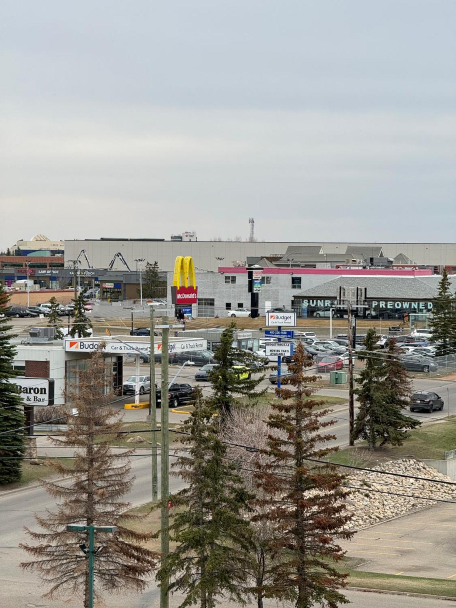Hotel Divya Sutra Plaza And Conference Centre Calgary Airport Esterno foto