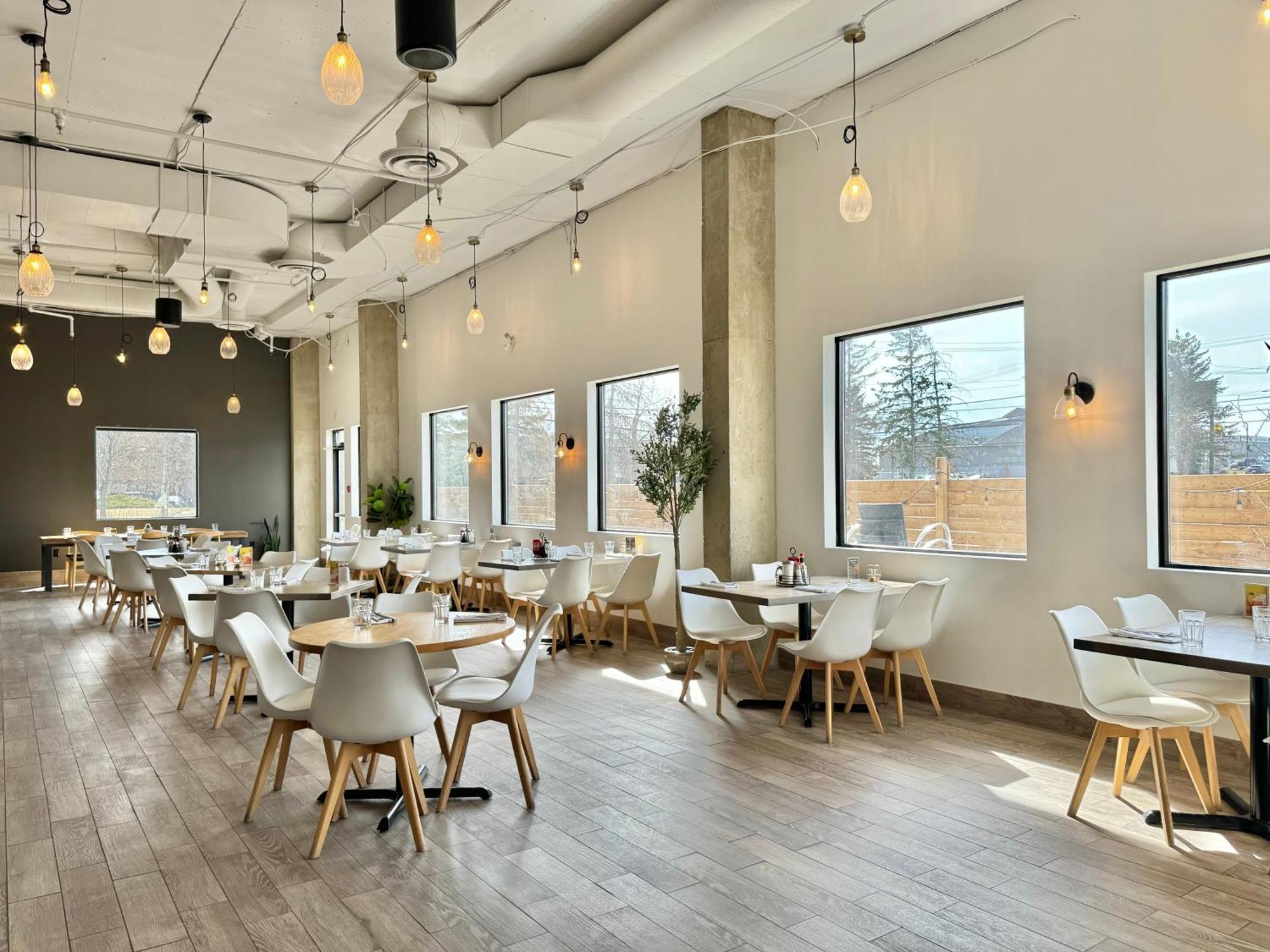 Hotel Divya Sutra Plaza And Conference Centre Calgary Airport Esterno foto
