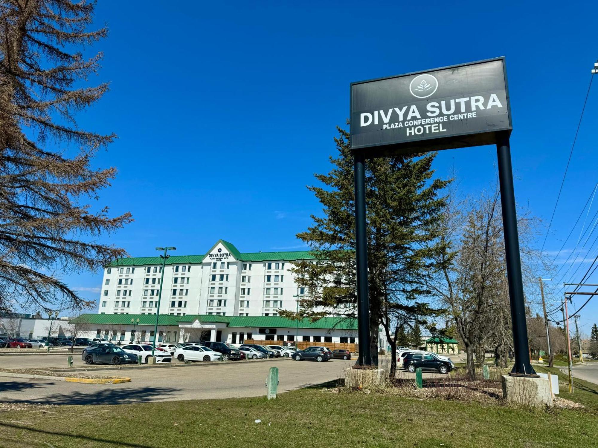 Hotel Divya Sutra Plaza And Conference Centre Calgary Airport Esterno foto