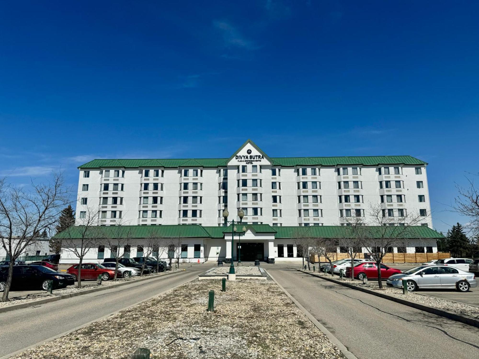 Hotel Divya Sutra Plaza And Conference Centre Calgary Airport Esterno foto