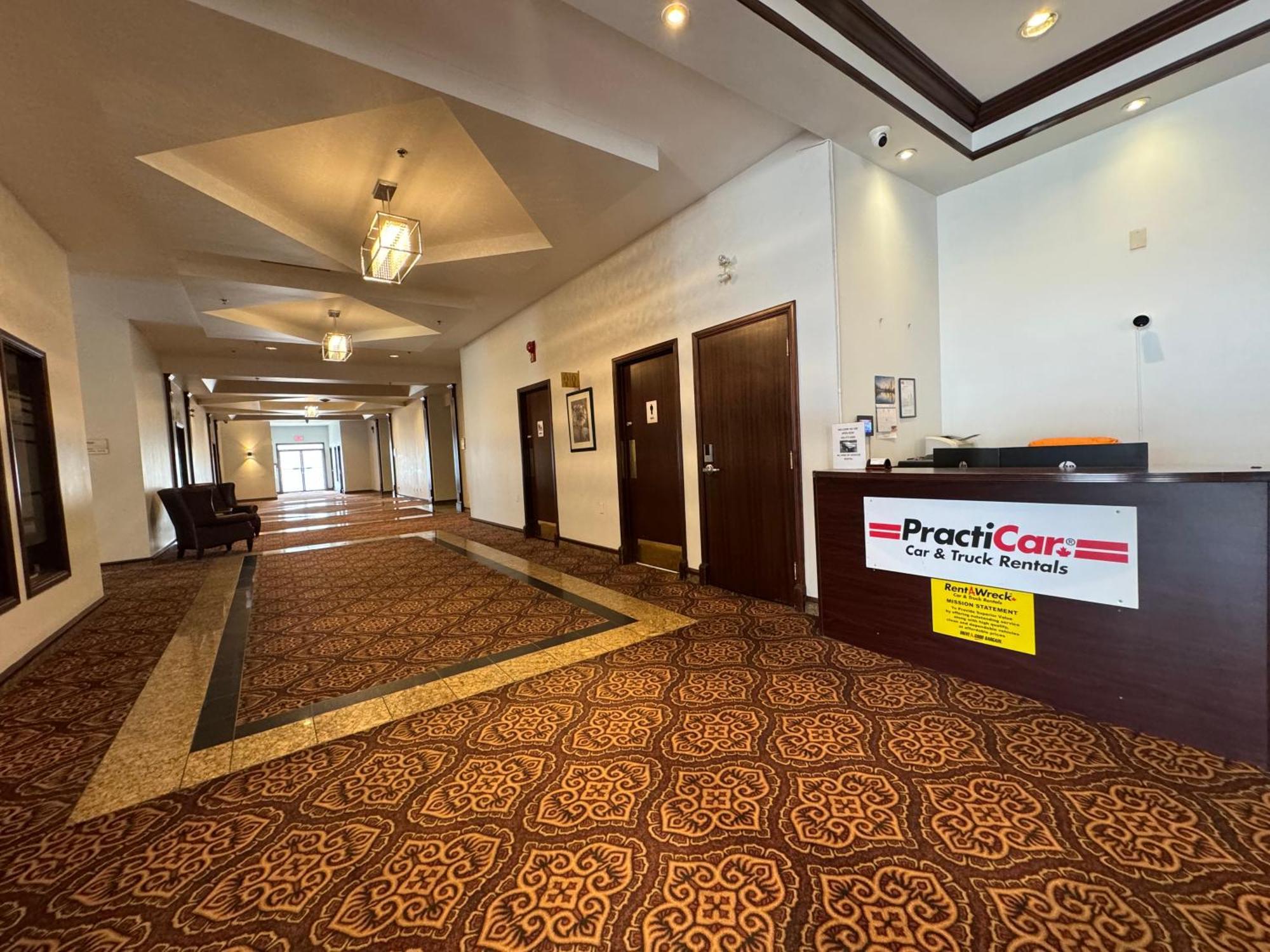 Hotel Divya Sutra Plaza And Conference Centre Calgary Airport Esterno foto
