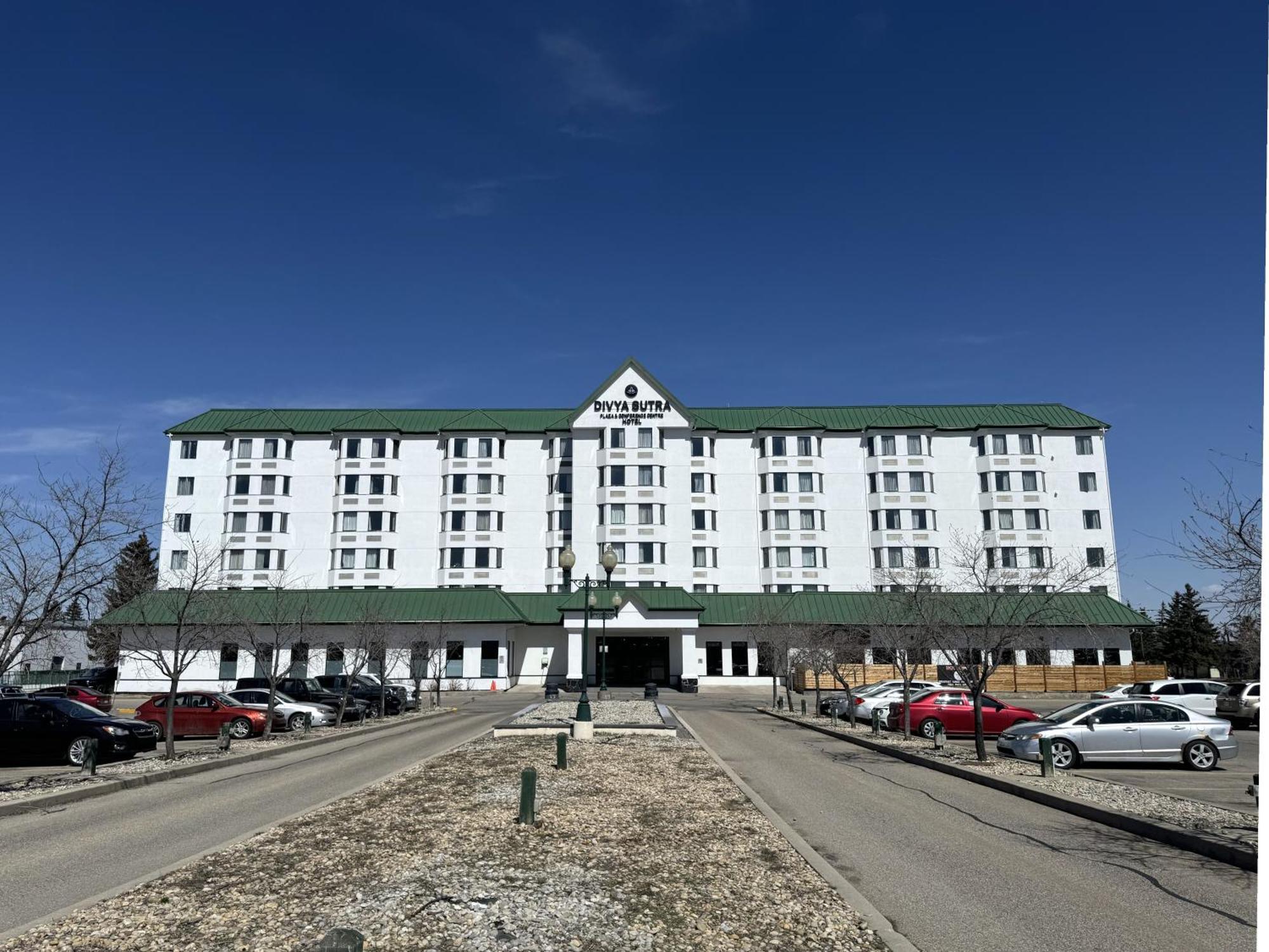 Hotel Divya Sutra Plaza And Conference Centre Calgary Airport Esterno foto