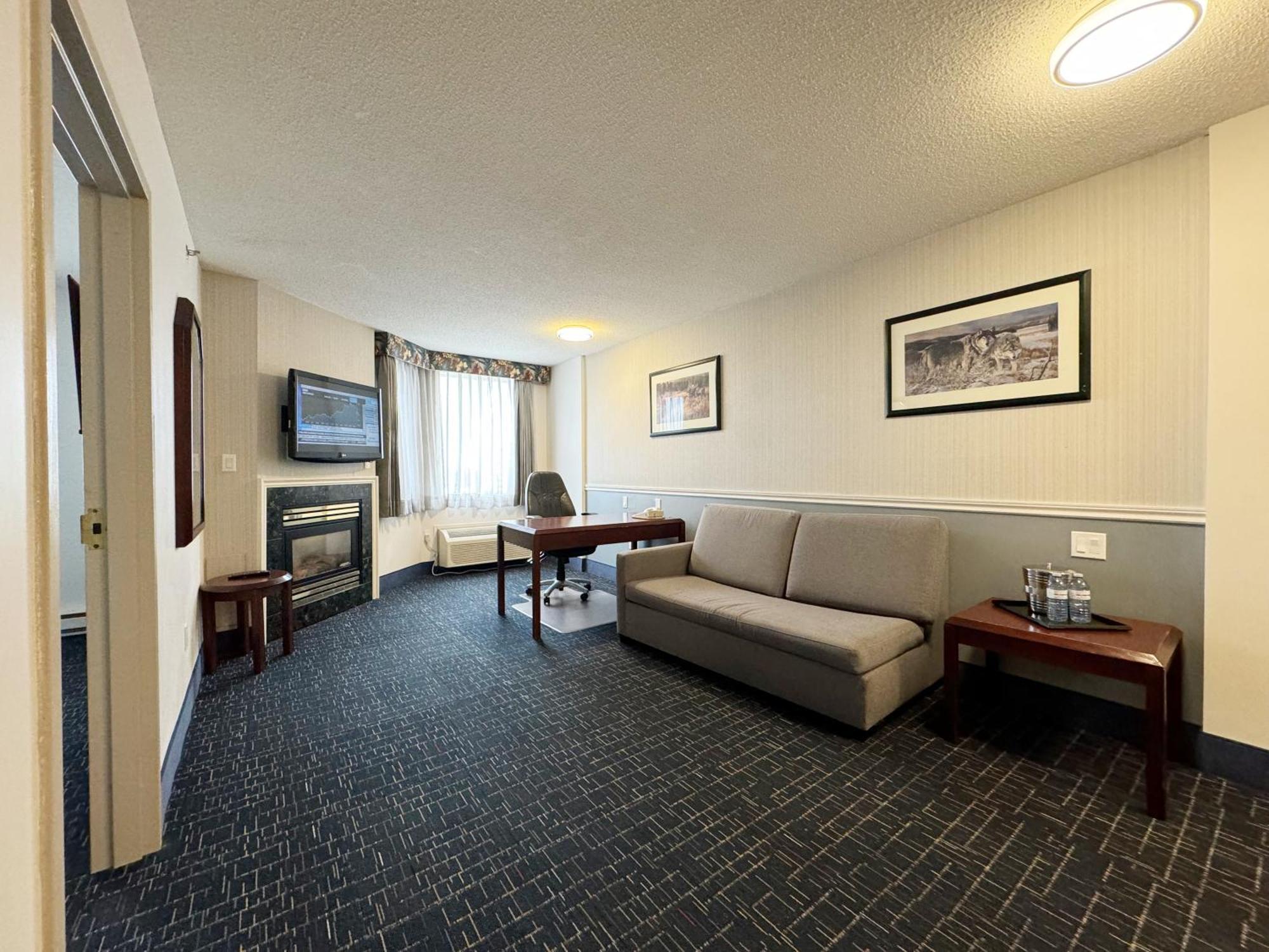Hotel Divya Sutra Plaza And Conference Centre Calgary Airport Esterno foto