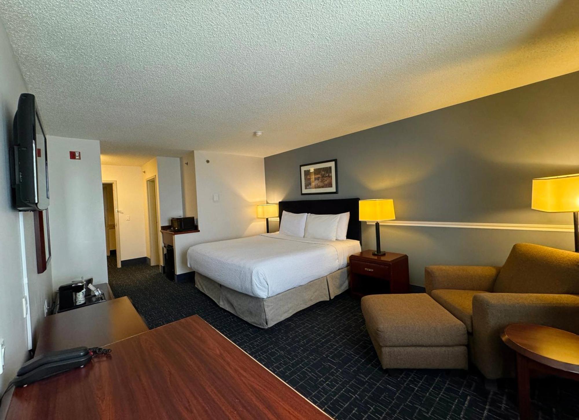 Hotel Divya Sutra Plaza And Conference Centre Calgary Airport Esterno foto