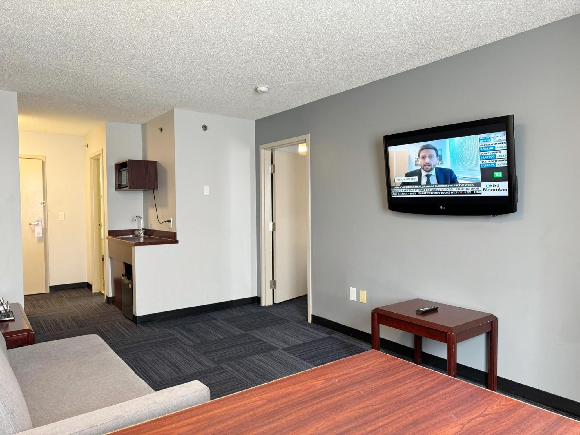 Hotel Divya Sutra Plaza And Conference Centre Calgary Airport Esterno foto
