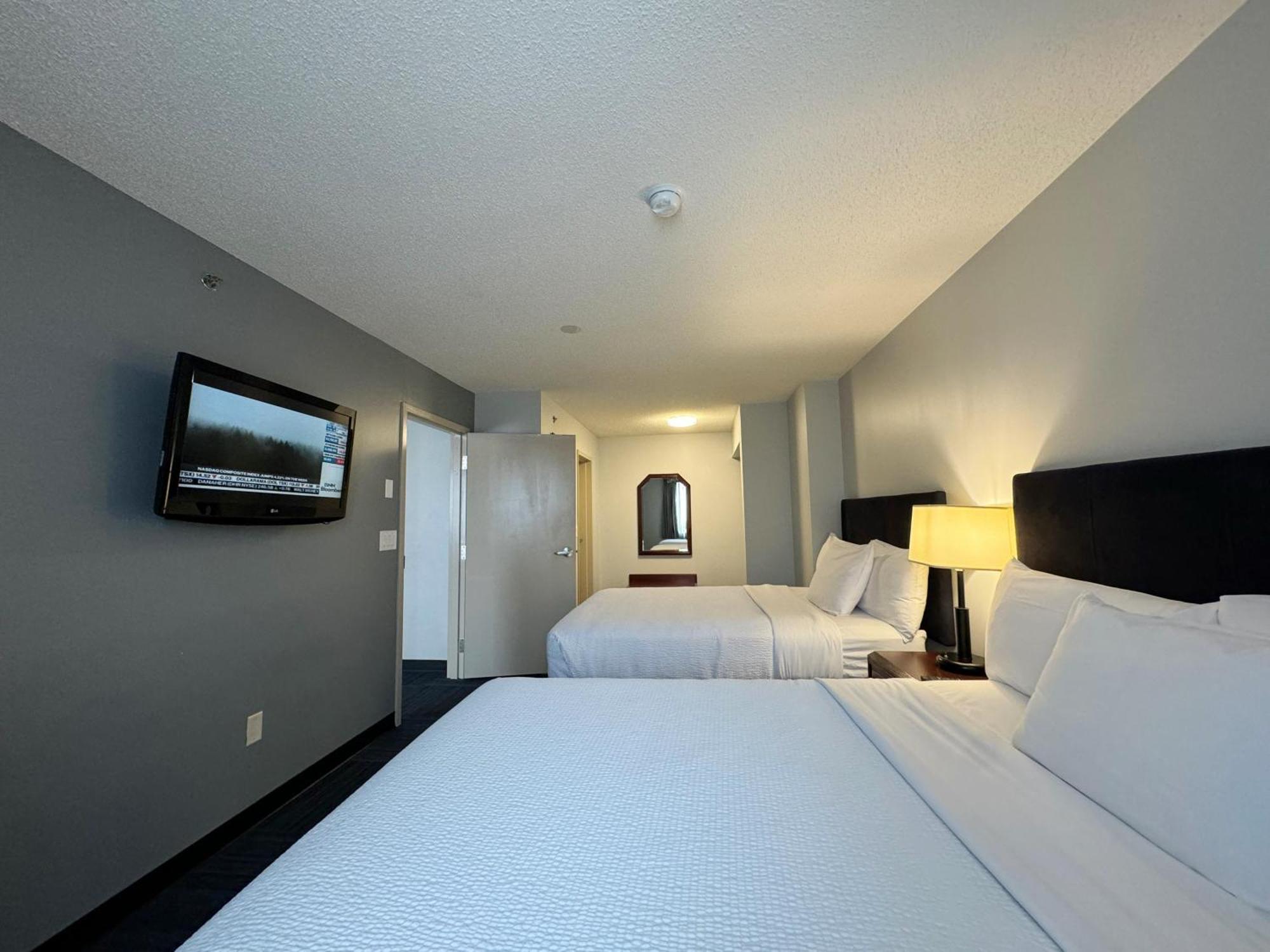 Hotel Divya Sutra Plaza And Conference Centre Calgary Airport Esterno foto