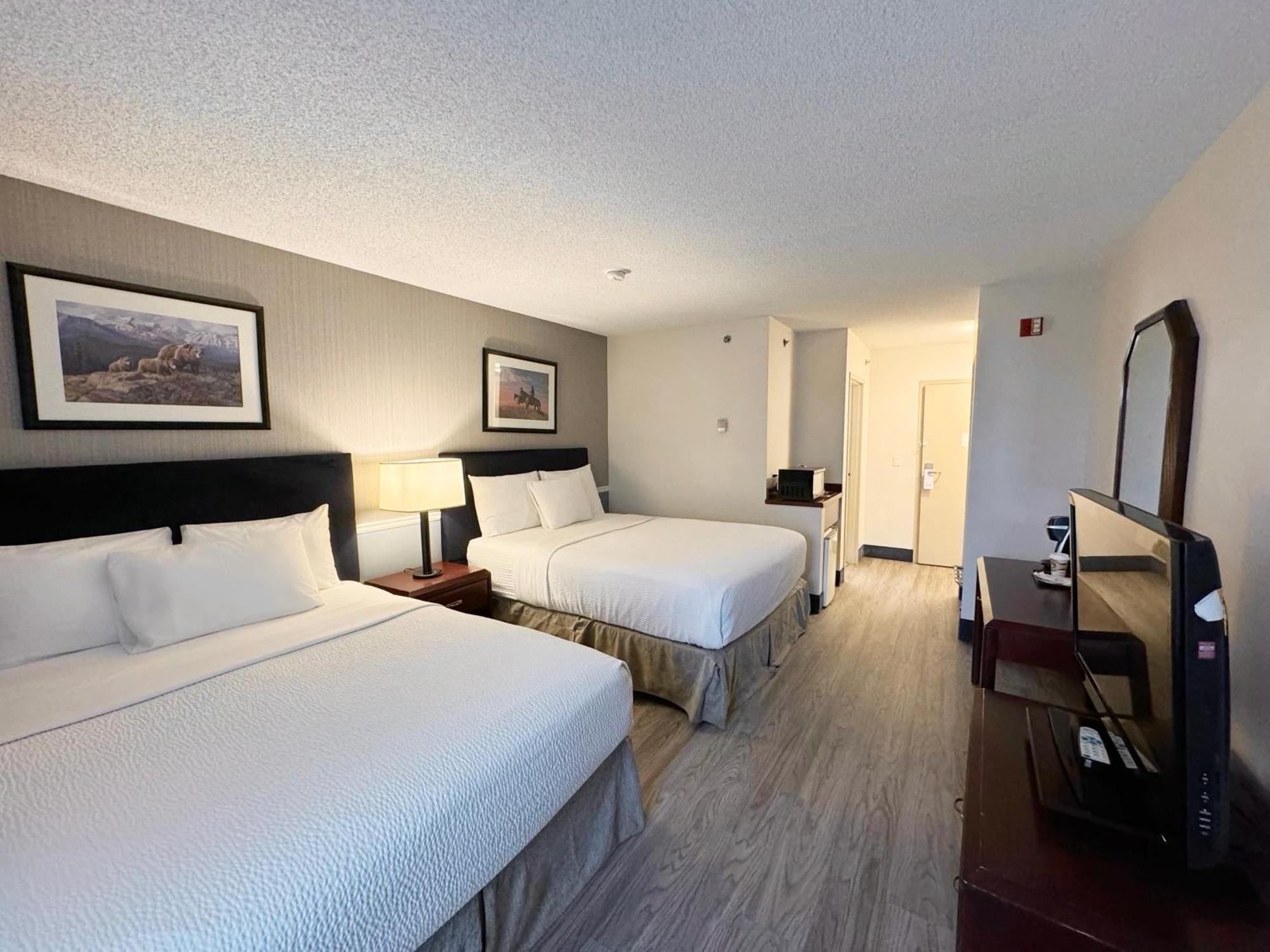 Hotel Divya Sutra Plaza And Conference Centre Calgary Airport Esterno foto