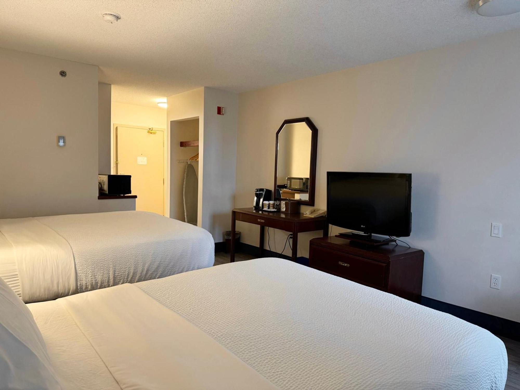 Hotel Divya Sutra Plaza And Conference Centre Calgary Airport Esterno foto