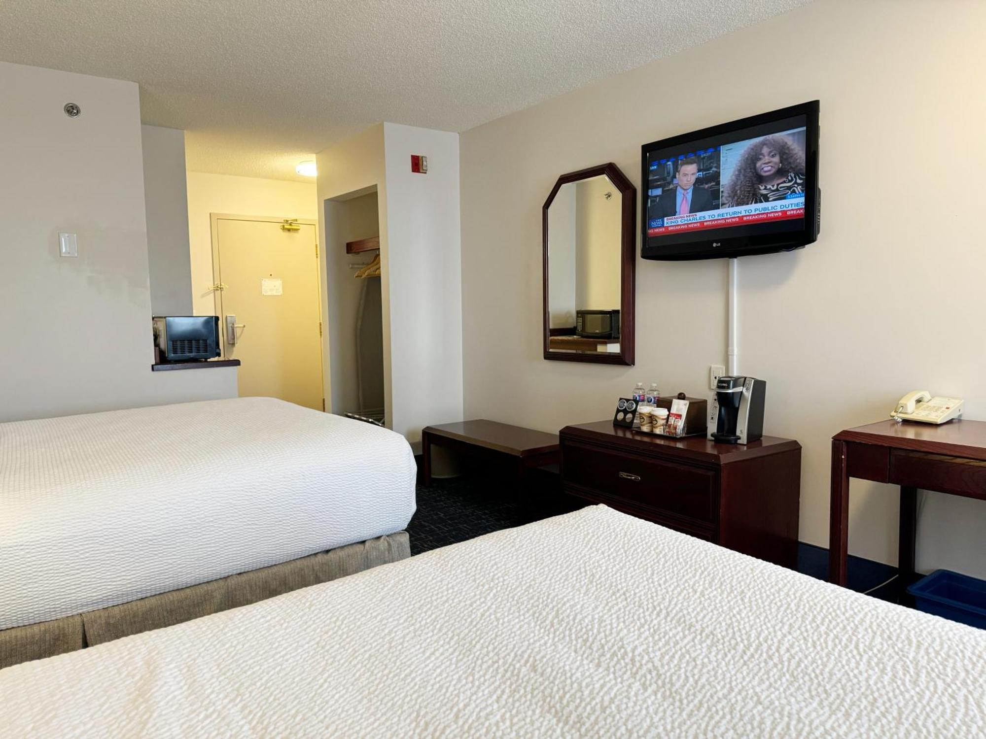 Hotel Divya Sutra Plaza And Conference Centre Calgary Airport Esterno foto