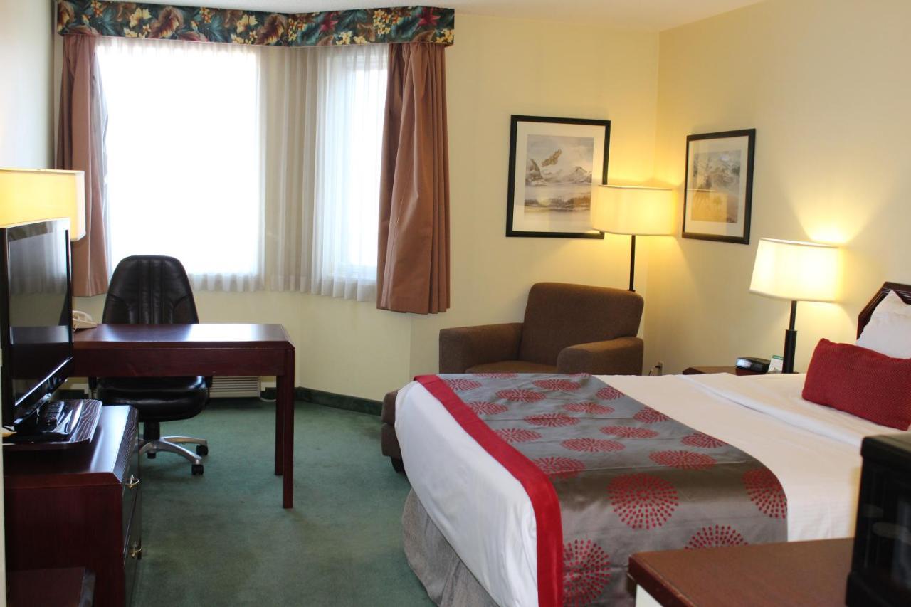 Hotel Divya Sutra Plaza And Conference Centre Calgary Airport Esterno foto