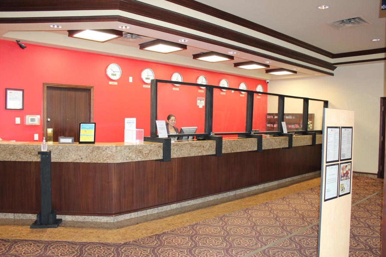 Hotel Divya Sutra Plaza And Conference Centre Calgary Airport Esterno foto